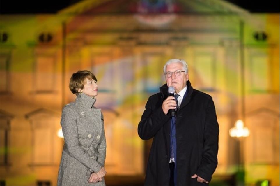 Bundespräsident Frank Walter Steinmeier verleiht den Sonderpreis "Demokratie"